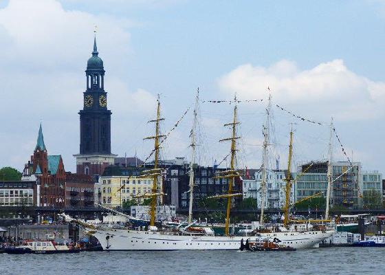 April - Oktober ohne Schiffahrt ganzjährig-Hamburg